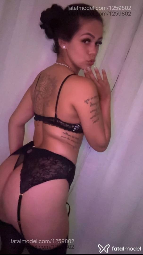 Acompanhante mulher morena (o) de olhos pretos - Kyaraa