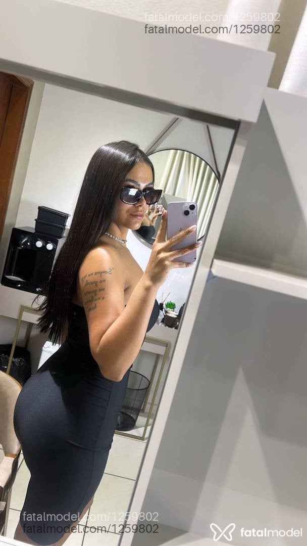 Acompanhante mulher morena (o) de olhos pretos - Kyaraa