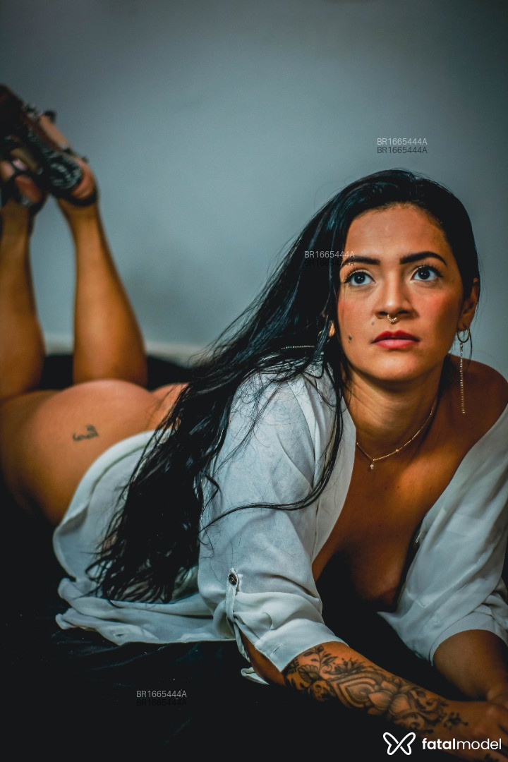 Acompanhante mulher morena (o) de olhos castanhos em Macaé - Lia Casttro
