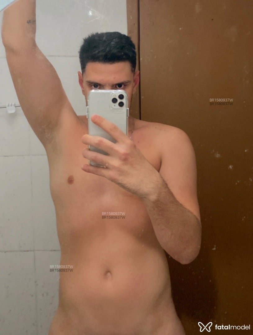 Acompanhante homem com cabelo castanho de olhos castanhos em Guaratinguetá Acompanhante homem com cabelo castanho de olhos castanhos em Guaratinguetá - Thomás Castro