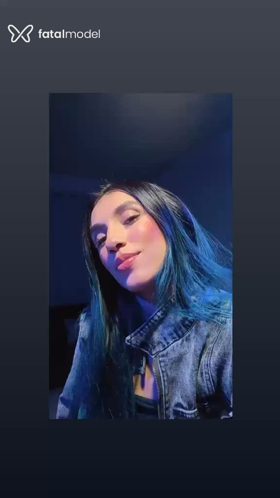 Acompanhante mulher com cabelo colorido de olhos castanhos - Lara Acompanhante mulher com cabelo colorido de olhos castanhos - Lara