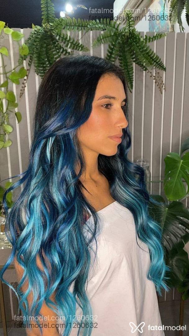 Acompanhante mulher com cabelo colorido de olhos castanhos - Lara Acompanhante mulher com cabelo colorido de olhos castanhos - Lara