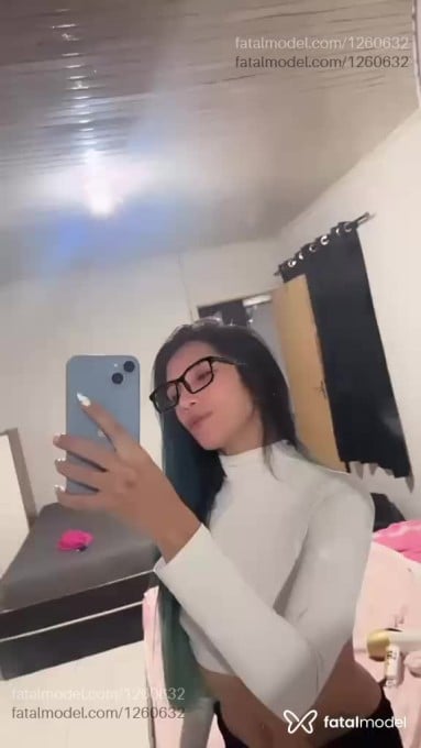 Acompanhante mulher com cabelo colorido de olhos castanhos em Paranavaí - Tati Paranaense