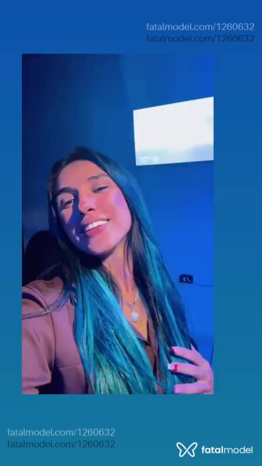 Acompanhante mulher com cabelo colorido de olhos castanhos em Arapongas Acompanhante mulher com cabelo colorido de olhos castanhos em Arapongas - Tati Paranaense