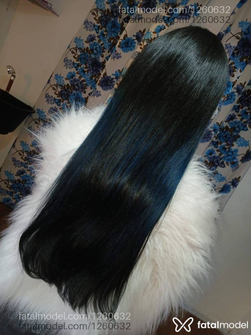 Acompanhante mulher com cabelo colorido de olhos castanhos - Lara