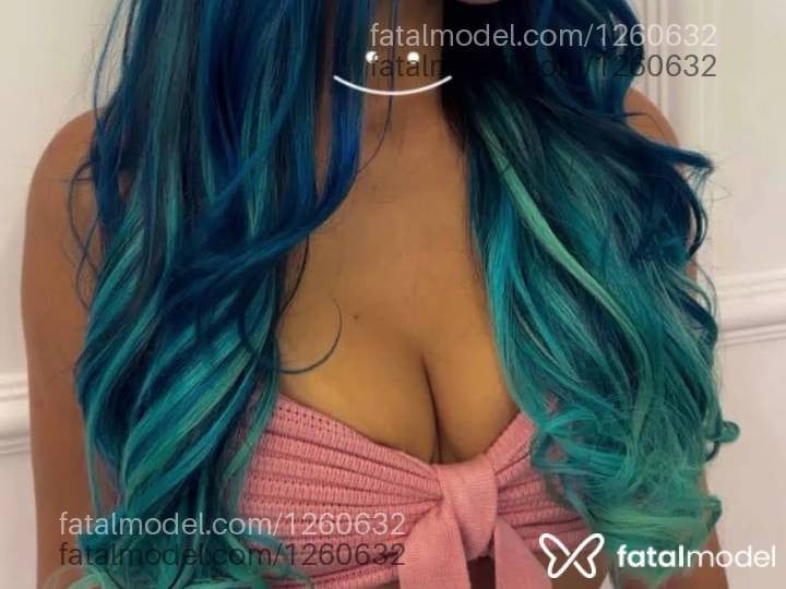Acompanhante mulher com cabelo colorido de olhos castanhos em Paranavaí - Tati Paranaense