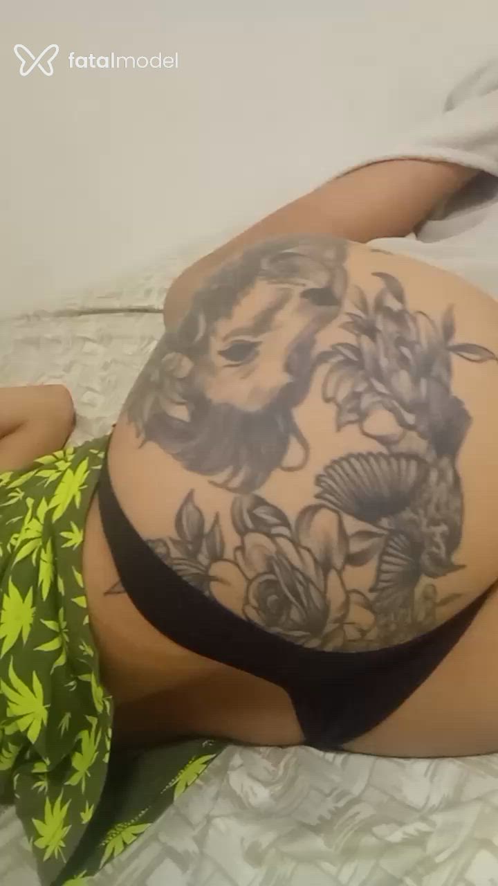 Acompanhante mulher com cabelo colorido de olhos castanhos em Arapongas Acompanhante mulher com cabelo colorido de olhos castanhos em Arapongas - Tati Paranaense