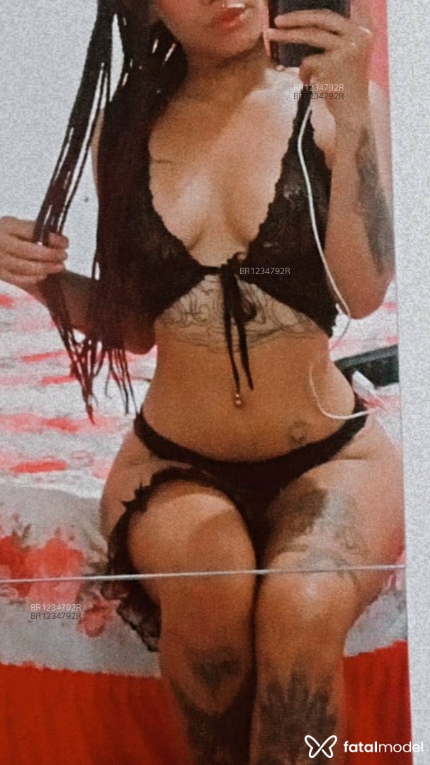 Acompanhante mulher morena (o) de olhos castanhos - Prettoza