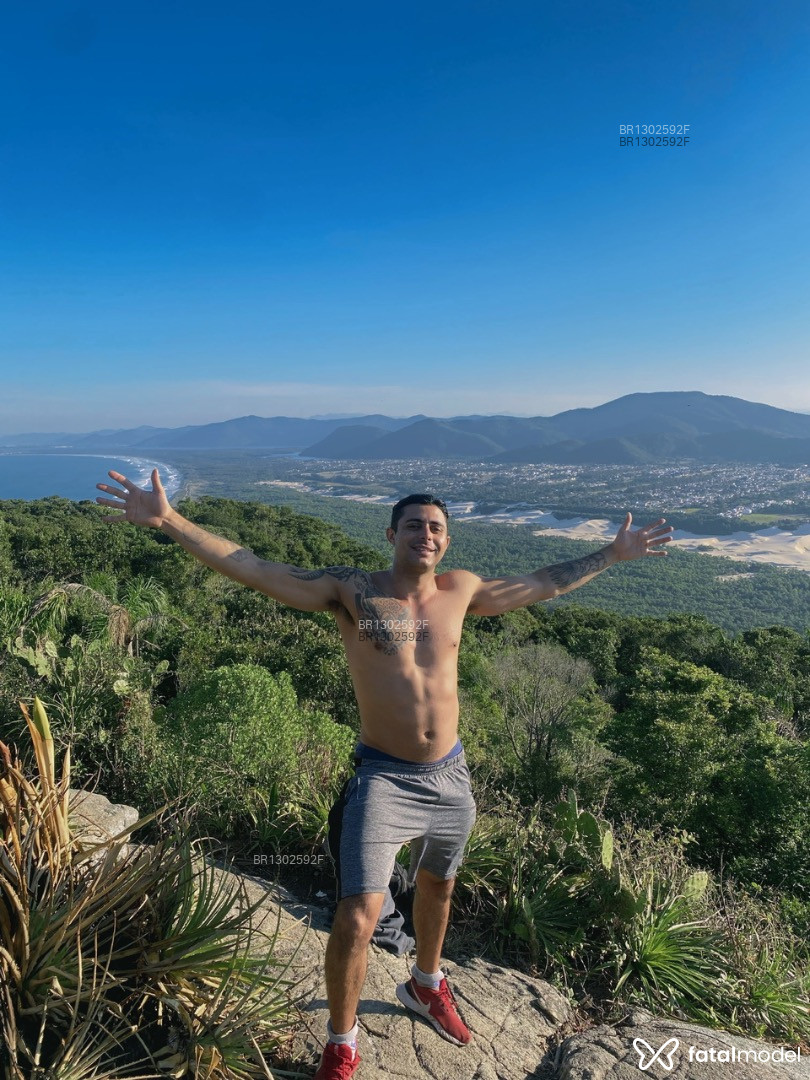 Acompanhante homem morena (o) de olhos castanhos em Florianópolis - Henrique