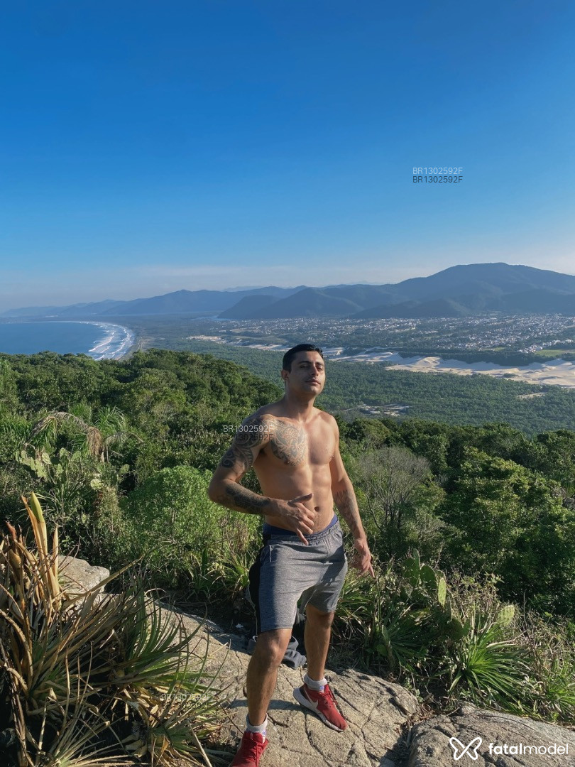 Acompanhante homem morena (o) de olhos castanhos em Florianópolis - Henrique