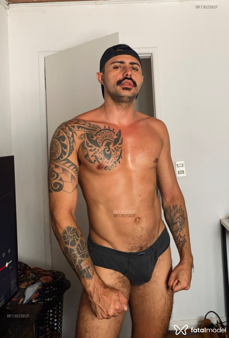 Acompanhante homem morena (o) de olhos castanhos em Florianópolis - Henrique