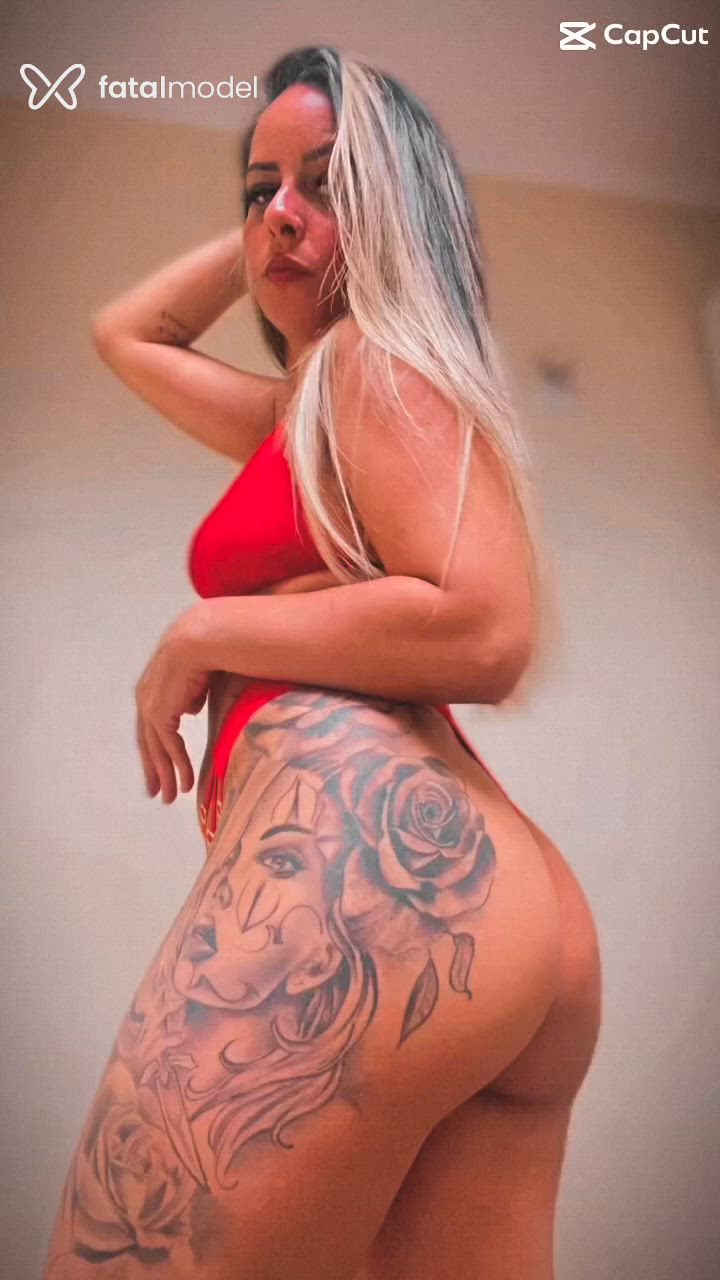 Acompanhante mulher loira (o) de olhos castanhos - Leticia