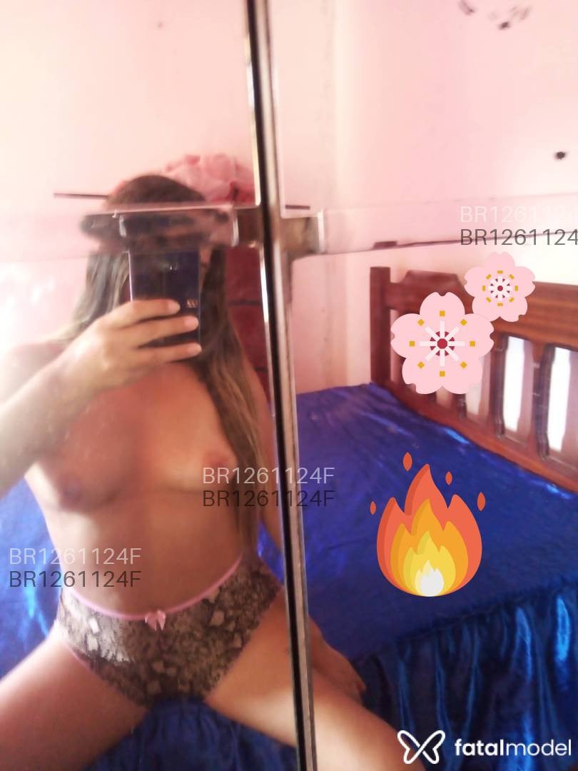 Acompanhante mulher com cabelo colorido de olhos castanhos em Barra do Garças Acompanhante mulher com cabelo colorido de olhos castanhos em Barra do Garças - Bruna