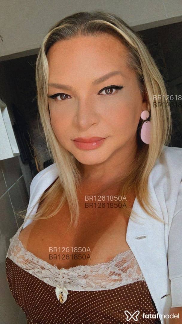 Acompanhante travesti loira (o) de olhos castanhos em Fortaleza Acompanhante travesti loira (o) de olhos castanhos em Fortaleza - Kellen Lays