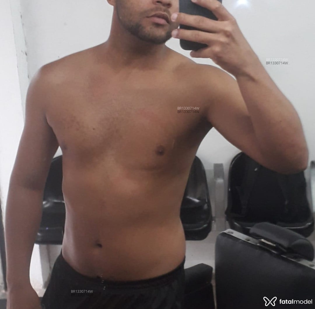 Acompanhante homem morena (o) de olhos castanhos em Rio de Janeiro - Heitor
