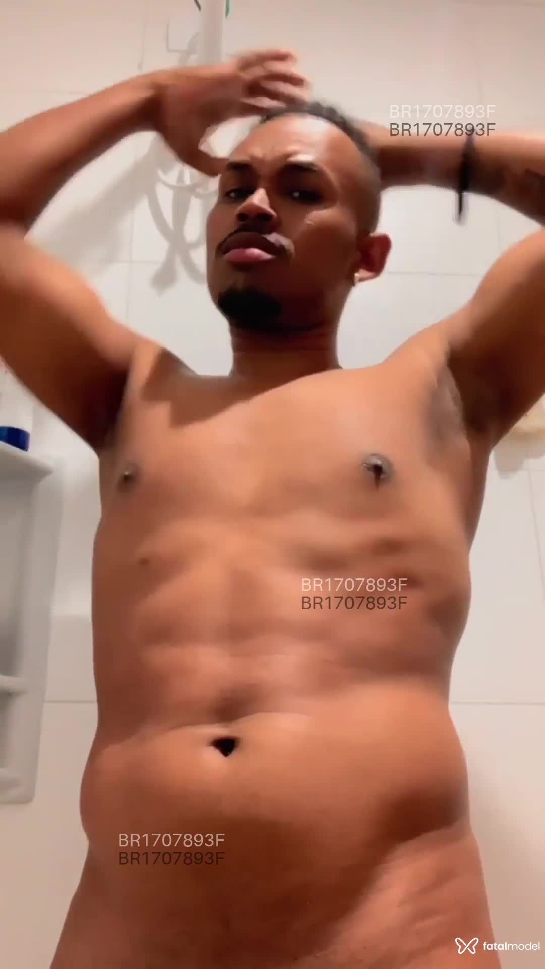 Acompanhante homem morena (o) de olhos pretos em Virtual - BlackRJ
