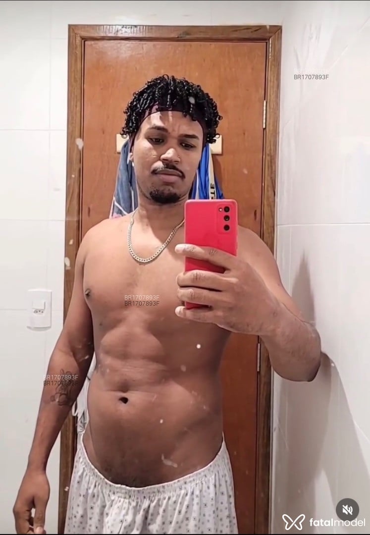 Acompanhante homem morena (o) de olhos pretos em Virtual - BlackRJ