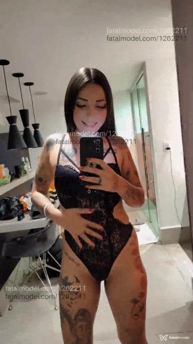 Acompanhante mulher com cabelo castanho de olhos verdes em Amparo Acompanhante mulher com cabelo castanho de olhos verdes em Amparo - Mariana