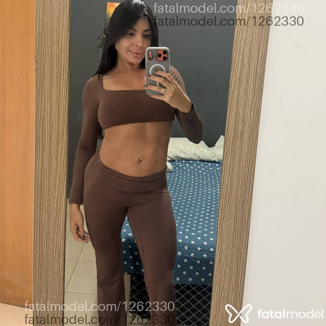Acompanhante mulher com cabelo castanho de olhos pretos - Alanah
