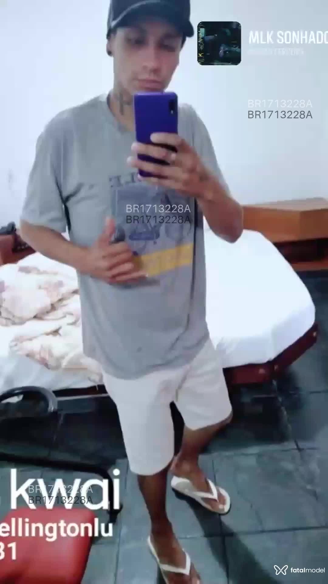 Acompanhante não-binário com cabelo castanho de olhos castanhos em Araxá Acompanhante não-binário com cabelo castanho de olhos castanhos em Araxá - Wellington Luciano
