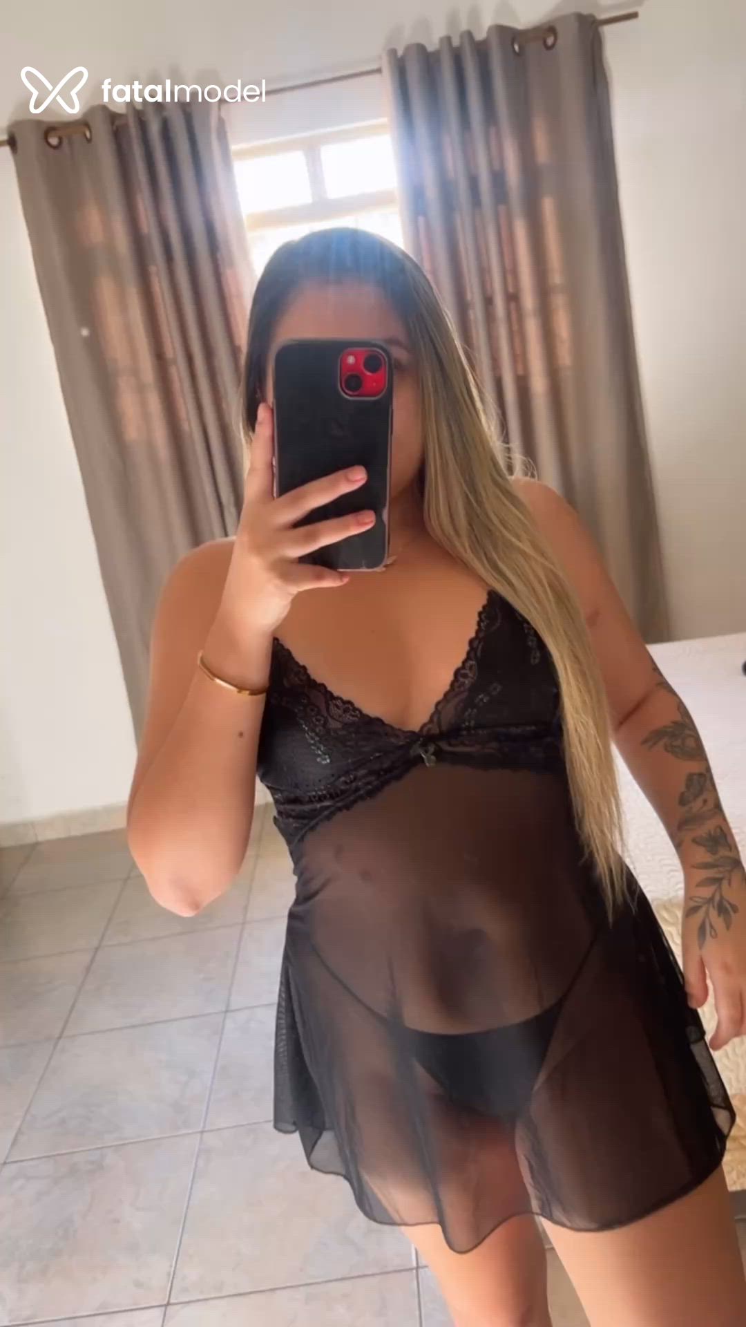Acompanhante mulher loira (o) de olhos castanhos - Babi