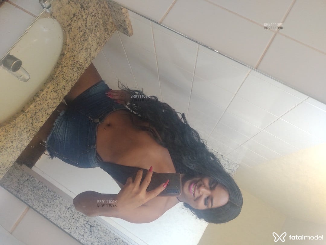 Acompanhante travesti loira (o) de olhos castanhos - Khloe Acompanhante travesti loira (o) de olhos castanhos - Khloe