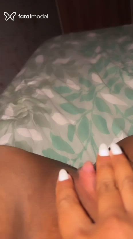 Acompanhante mulher com cabelo castanho de olhos castanhos - Jade Bittencourt
