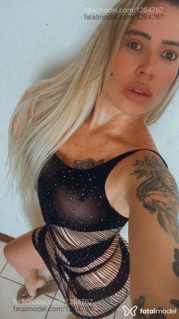 Acompanhante mulher loira (o) de olhos castanhos - Yasmin