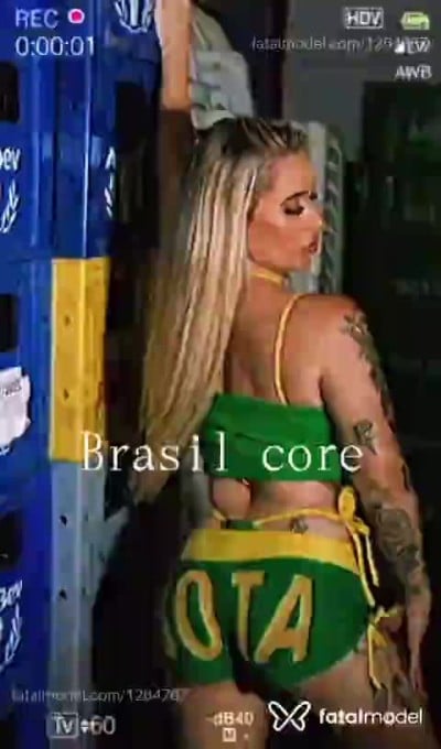 Acompanhante mulher loira (o) de olhos castanhos em Lins - Yasmin