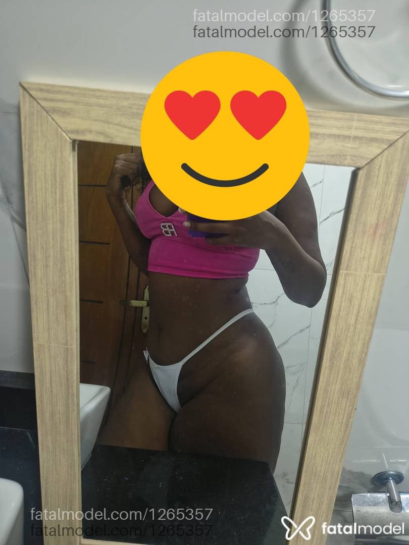 Acompanhante mulher morena (o) de olhos pretos - Isadora