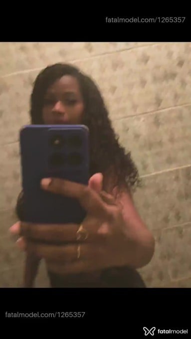 Acompanhante mulher morena (o) de olhos pretos - Pérola negra