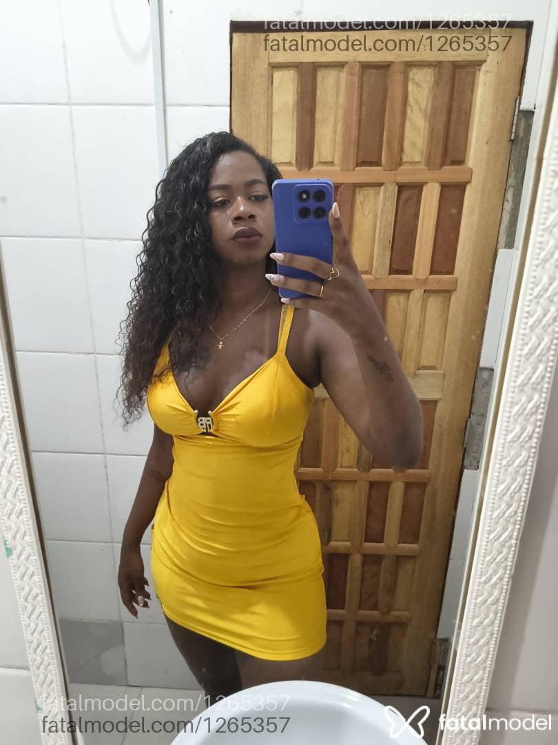 Acompanhante mulher morena (o) de olhos pretos - Pérola negra