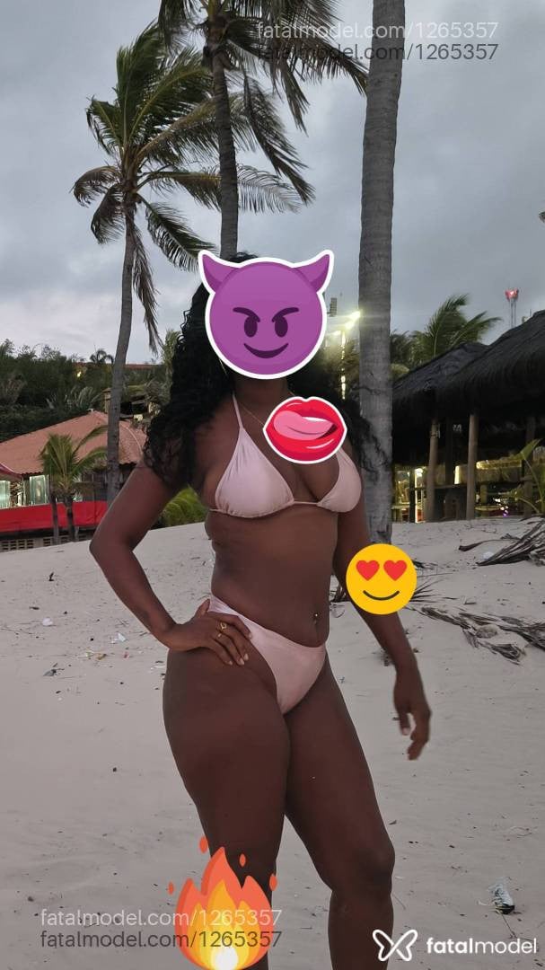 Acompanhante mulher morena (o) de olhos pretos - Isadora