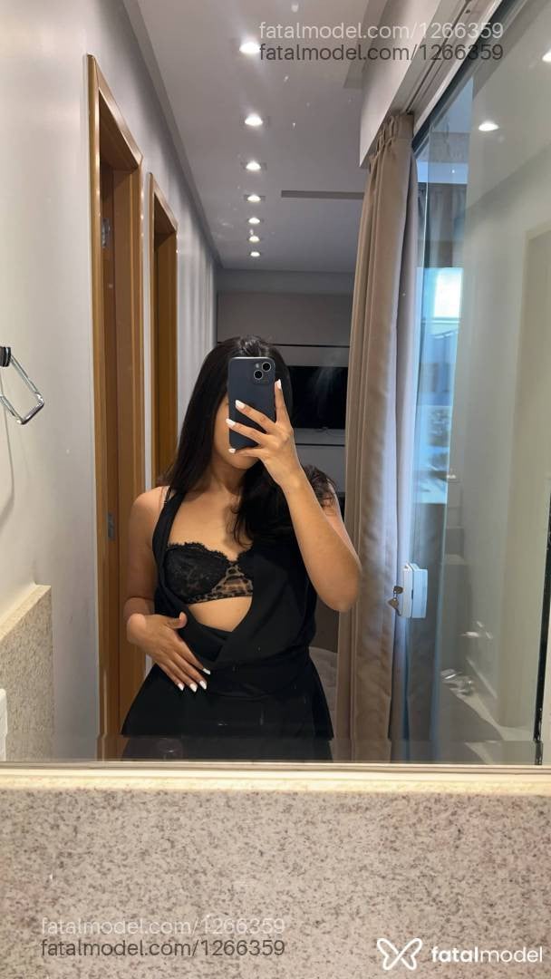 Acompanhante mulher morena (o) de olhos pretos - Laura Pimentel