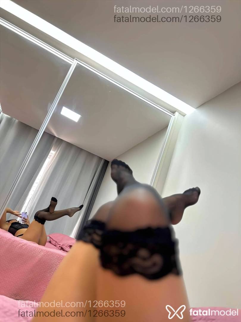 Acompanhante mulher morena (o) de olhos pretos - Laura Pimentel