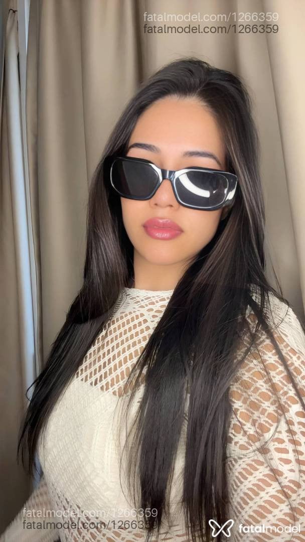 Acompanhante mulher morena (o) de olhos pretos - Laura Pimentel