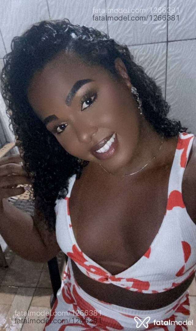 Acompanhante mulher trans com cabelo castanho de olhos pretos em Virtual - Juliana