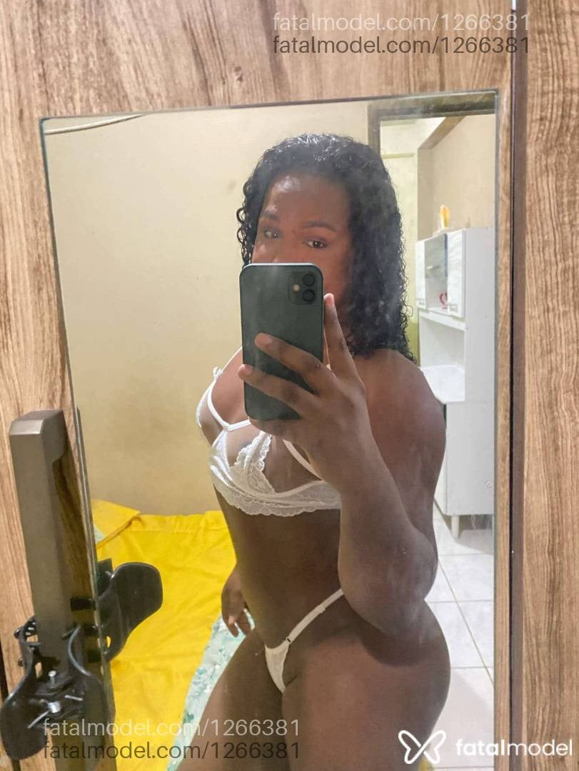 Acompanhante mulher trans com cabelo castanho de olhos pretos em Virtual - Juliana
