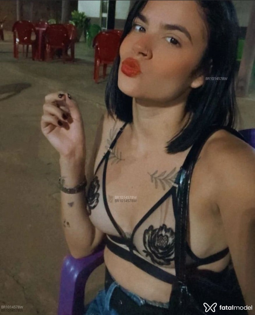 Acompanhante mulher com cabelo castanho de olhos castanhos em Goiânia Acompanhante mulher com cabelo castanho de olhos castanhos em Goiânia - Chanel