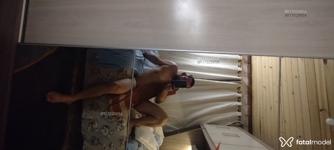 Acompanhante homem com cabelo grisalho de olhos castanhos em Porto Alegre - Eduardo
