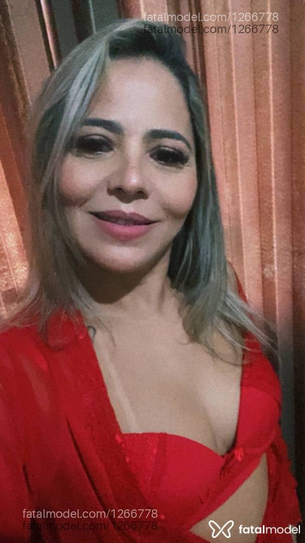 Acompanhante mulher loira (o) de olhos castanhos - Juliana