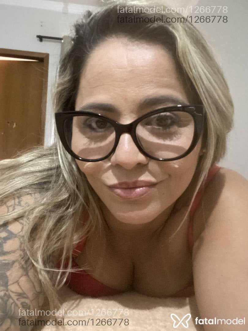 Acompanhante mulher loira (o) de olhos castanhos - Juliana
