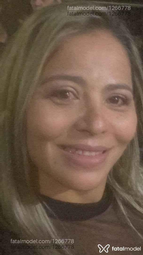 Acompanhante mulher loira (o) de olhos castanhos - Juliana