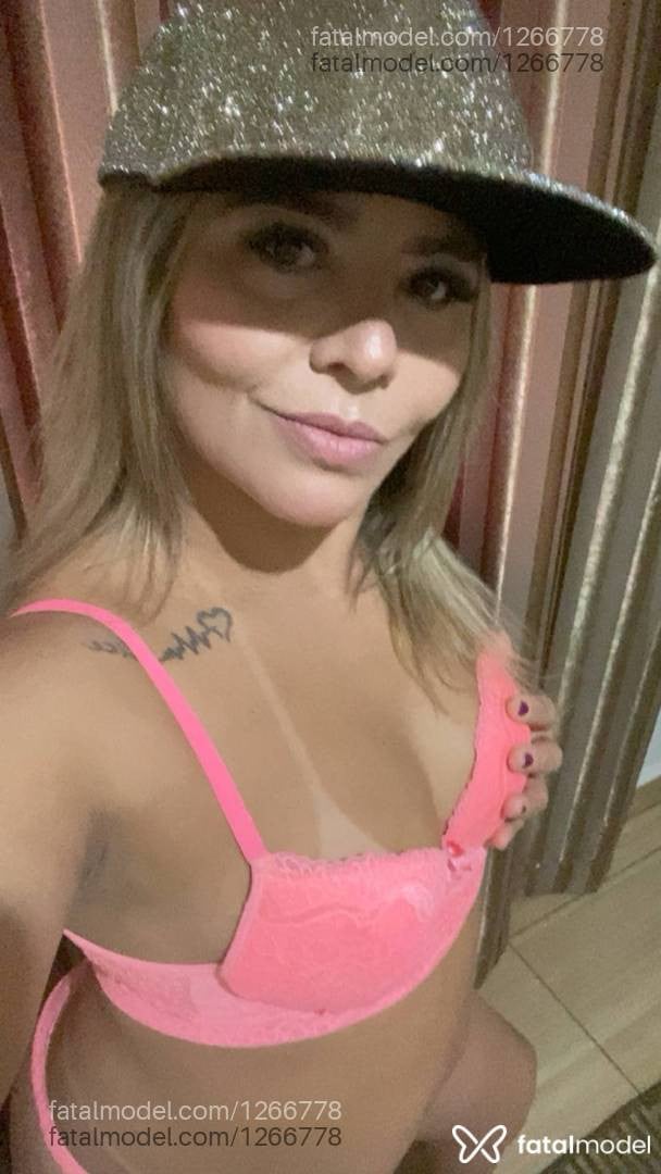 Acompanhante mulher loira (o) de olhos castanhos - Juliana