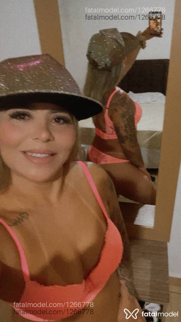 Acompanhante mulher loira (o) de olhos castanhos - Juliana