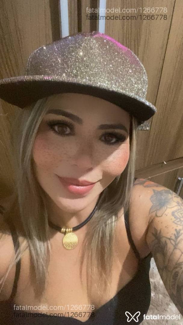 Acompanhante mulher loira (o) de olhos castanhos - Juliana