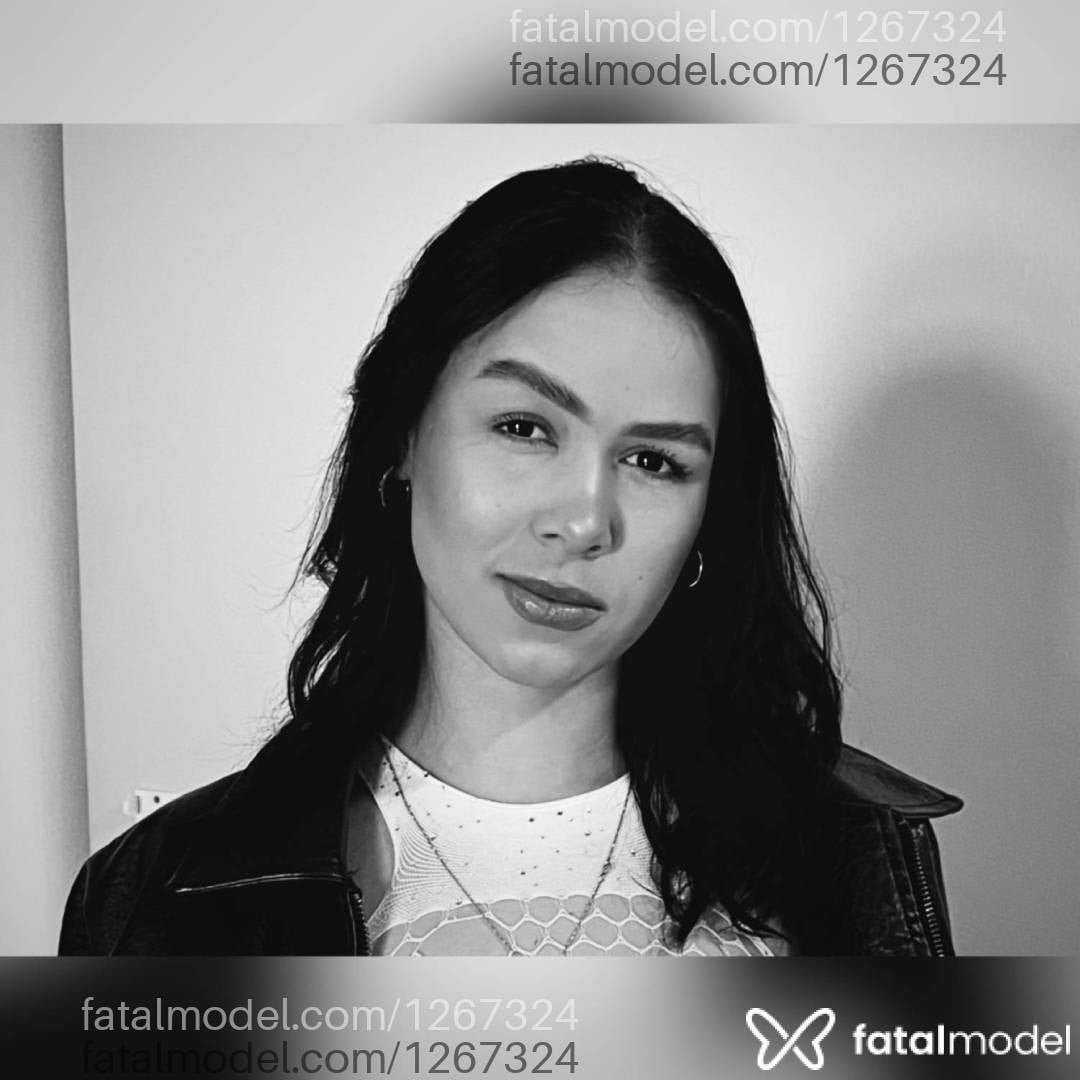 Acompanhante mulher morena (o) de olhos pretos - Renata