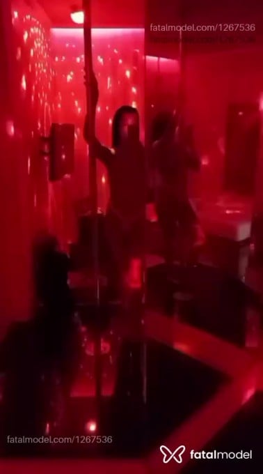 Acompanhante mulher com cabelo castanho de olhos mel em Armação dos Búzios - Júlia Prado