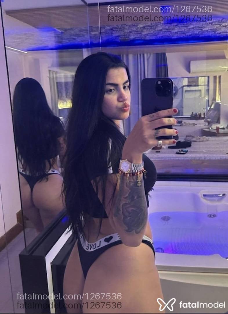 Acompanhante mulher com cabelo castanho de olhos mel - Júlia Prado