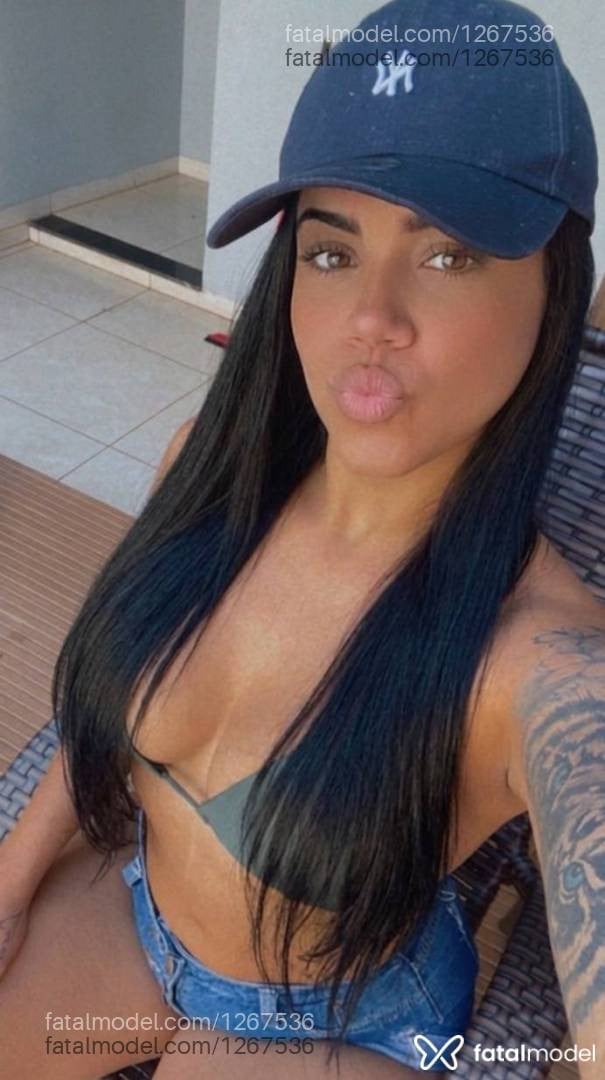 Acompanhante mulher com cabelo castanho de olhos mel em Armação dos Búzios - Júlia Prado